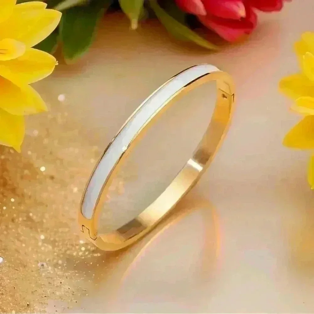 The Classic Style Bangle in White